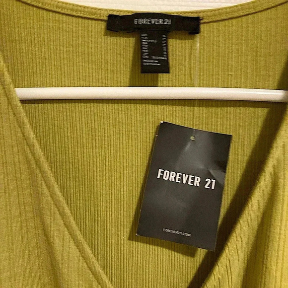 New Forever 21 Women’s Green Crop Top Sleeveless Sz. Small NWT - Picture 4 of 6